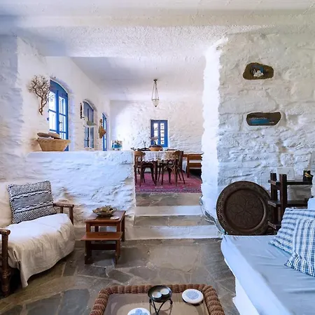 Villa Traditional On Kea