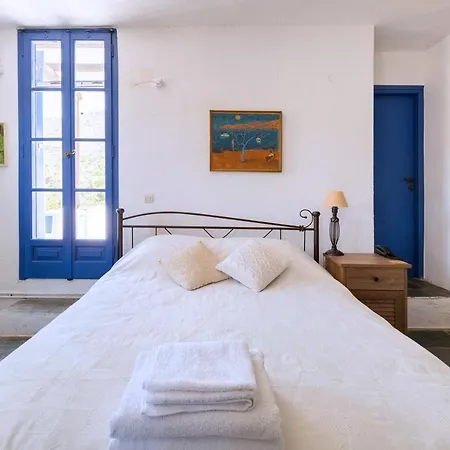Villa Traditional On Kea