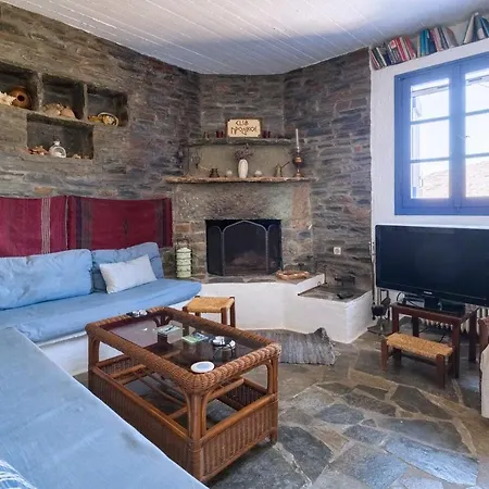 Villa Traditional On Kea