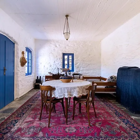 Villa Traditional On Kea