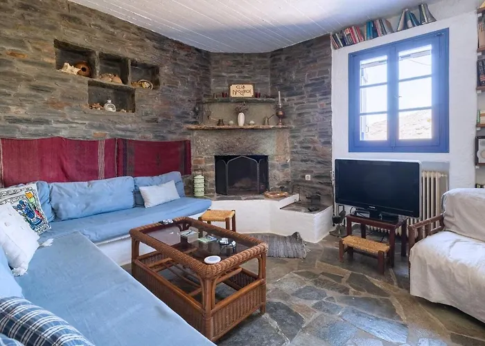 Villa Traditional On Kea